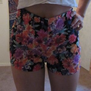 FOREVER 21 Floral shorts